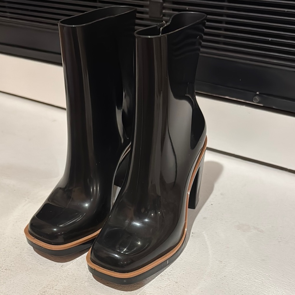 Black Women's Ankle Boots. For rain, complete waterproof, pleasantly heavy